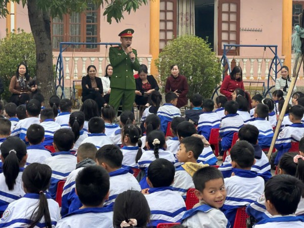 Mang an toàn – gửi yêu thương” đến Trường Tiểu học Diễn Thọ!