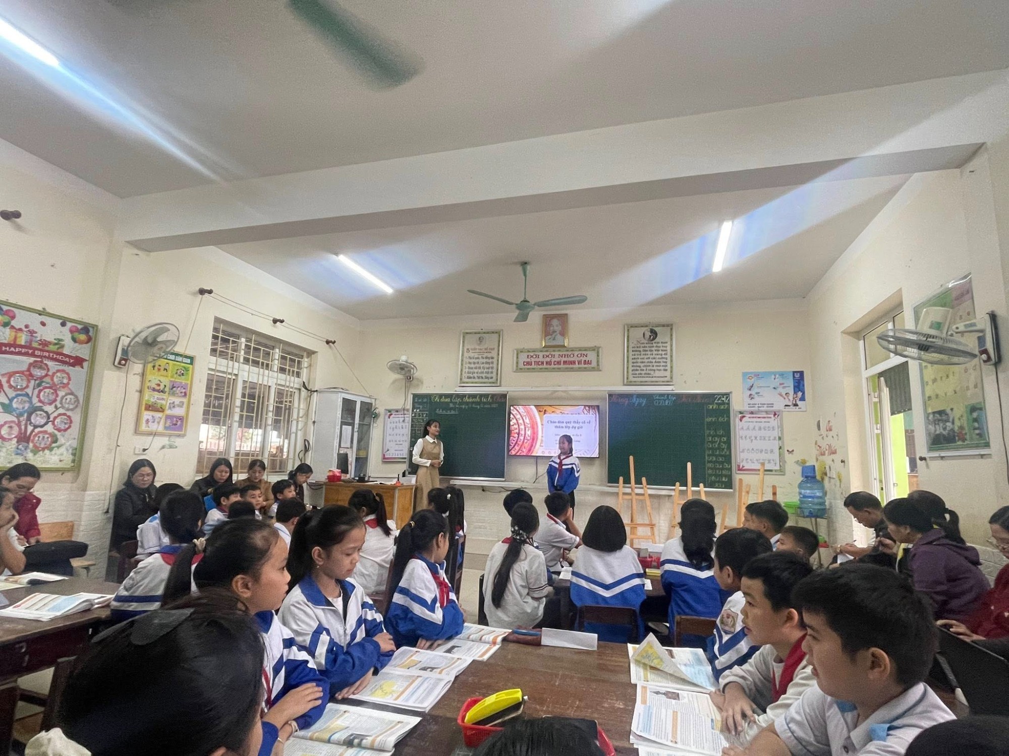 Tiết dạy thao giảng ứng dụng AI vào tiết học