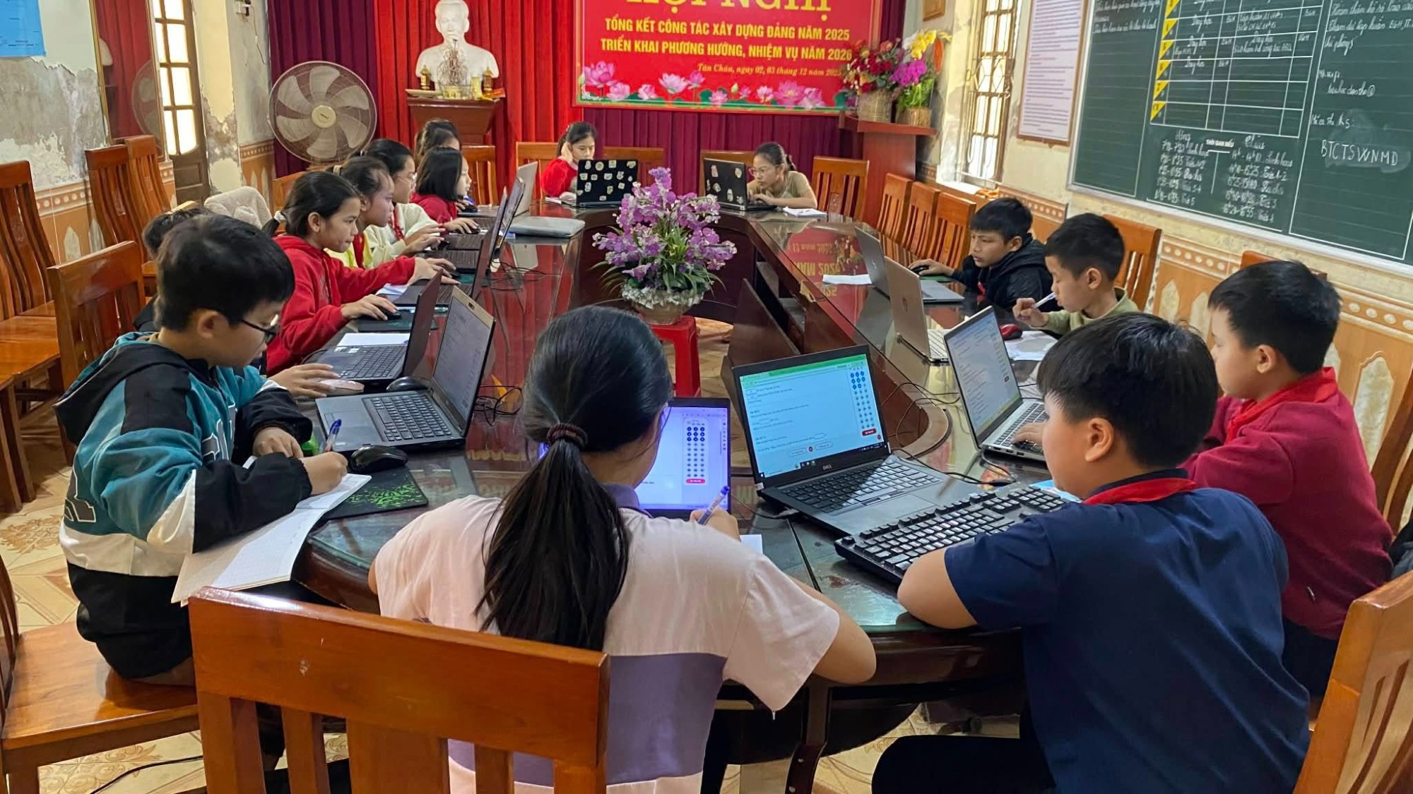 Hs Dự thi cuộc thi Trạng nguyên Tiếng Việt